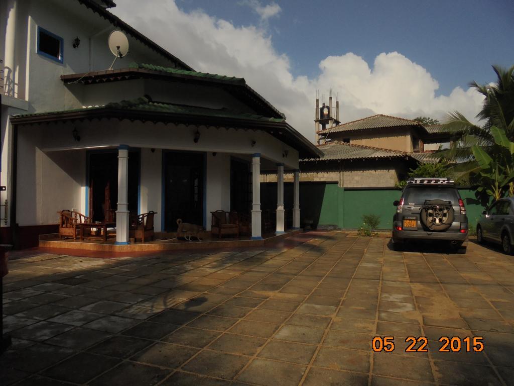 The Hotel Paradise Katunayaka Buitenkant foto