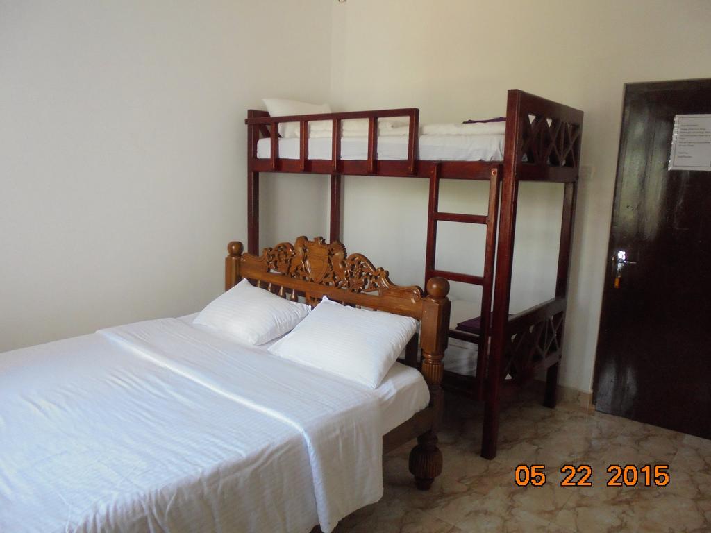 The Hotel Paradise Katunayaka Buitenkant foto