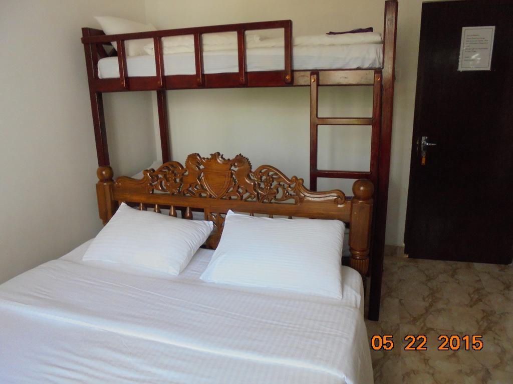 The Hotel Paradise Katunayaka Buitenkant foto