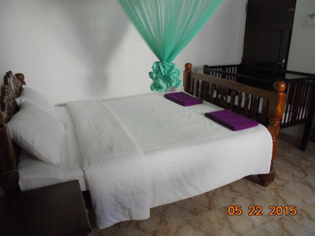 The Hotel Paradise Katunayaka Kamer foto