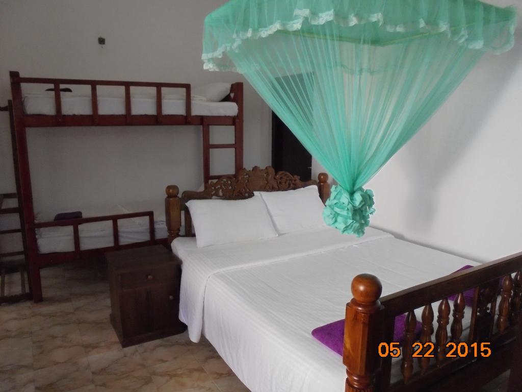 The Hotel Paradise Katunayaka Kamer foto