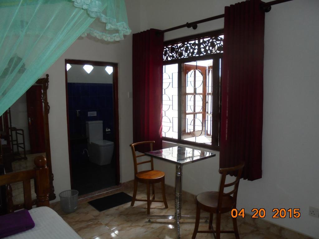 The Hotel Paradise Katunayaka Buitenkant foto