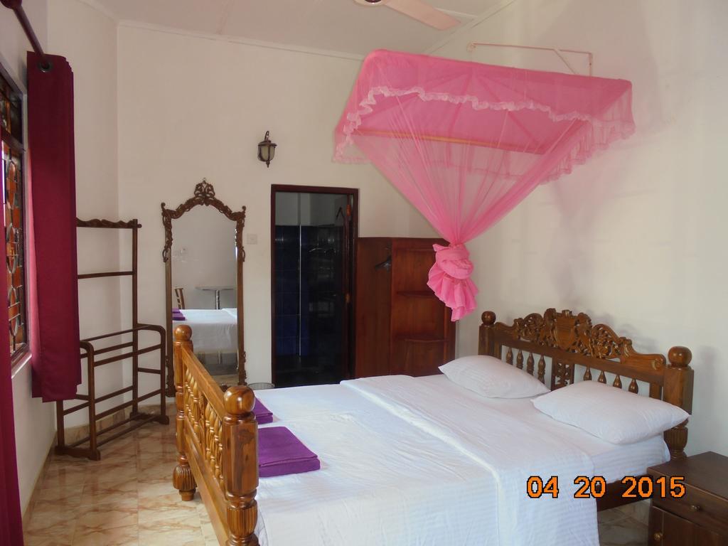 The Hotel Paradise Katunayaka Kamer foto
