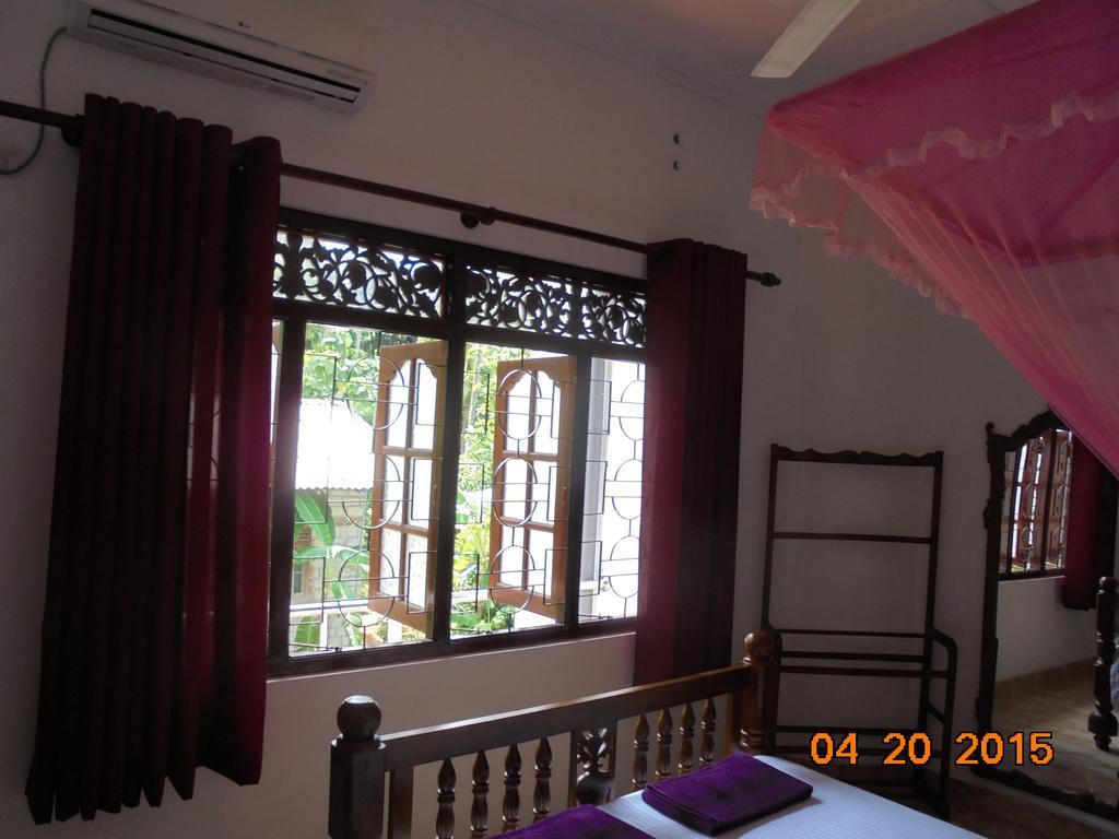 The Hotel Paradise Katunayaka Buitenkant foto
