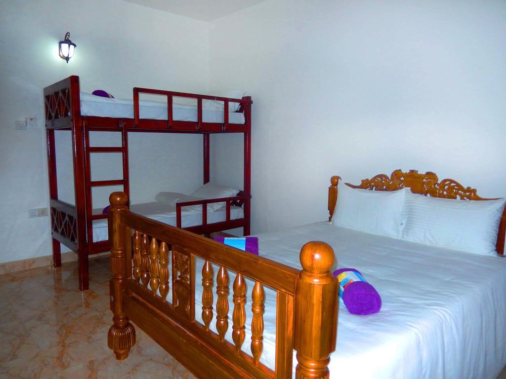 The Hotel Paradise Katunayaka Kamer foto