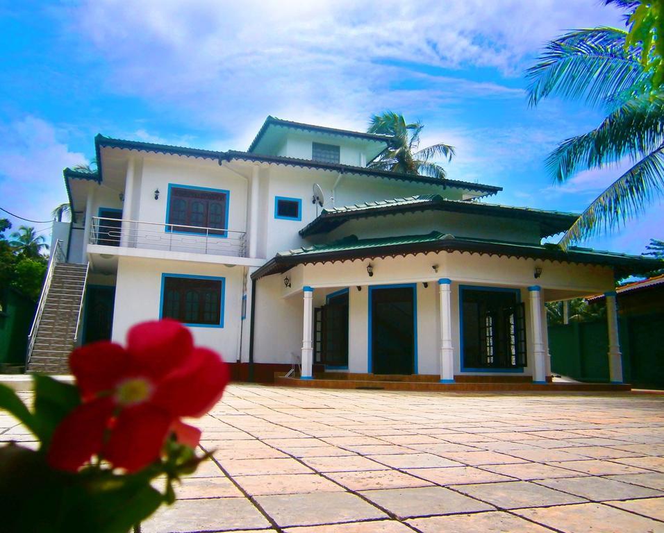 The Hotel Paradise Katunayaka Buitenkant foto