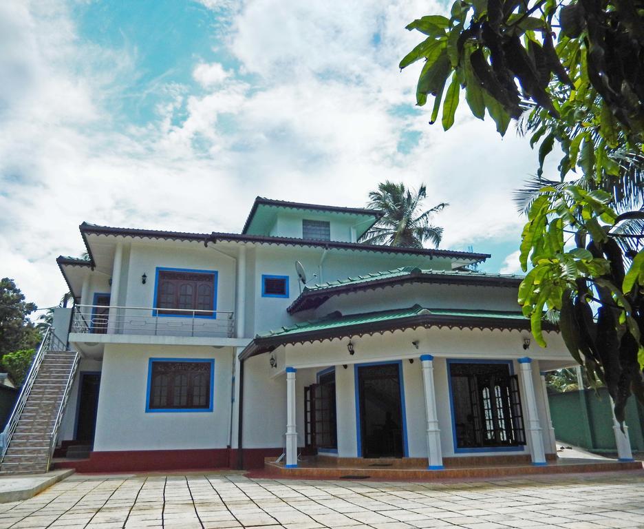 The Hotel Paradise Katunayaka Buitenkant foto