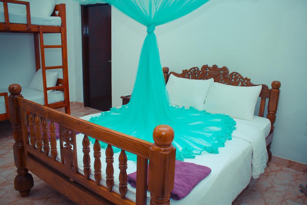 The Hotel Paradise Katunayaka Buitenkant foto