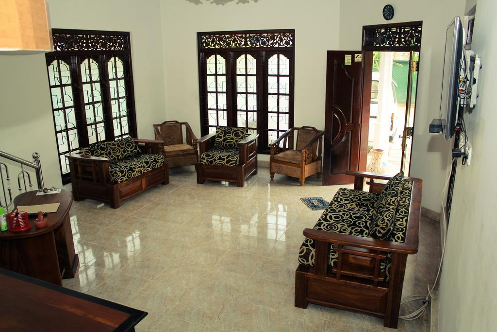 The Hotel Paradise Katunayaka Buitenkant foto